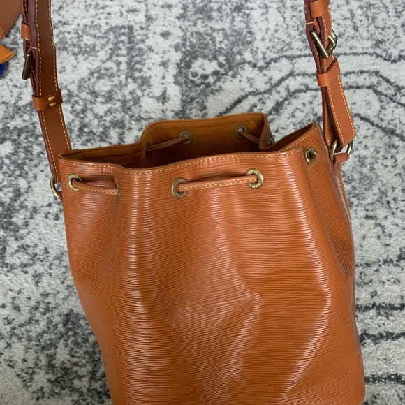 Louis Vuitton Petite Noe - Picture 4 of 16